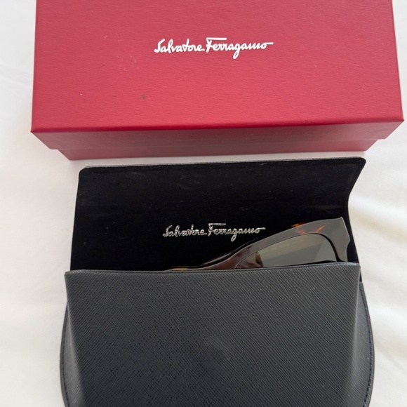 Salvatore Ferragamo SF1087S 56-18-145 Tortoise Sunglasses - Picture 5 of 5